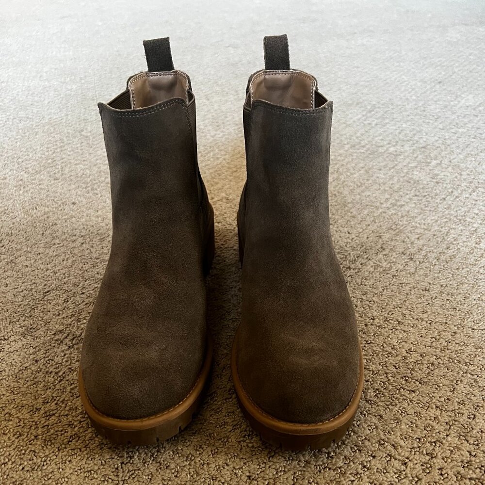 Blondo Mayes Waterproof Chelsea Boot - women's size 9